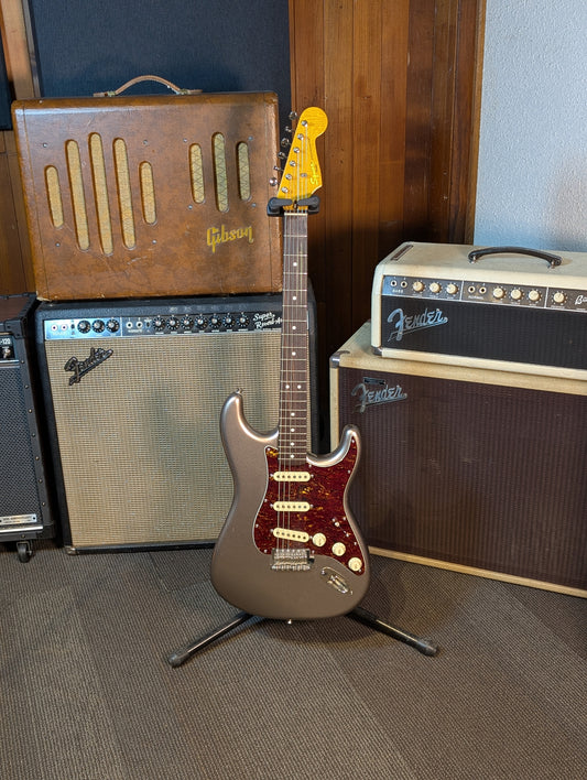 Squier Classic Vibe 60's Stratocaster Electric Guitar - Gold Bronze L&M Exclusive (Used)