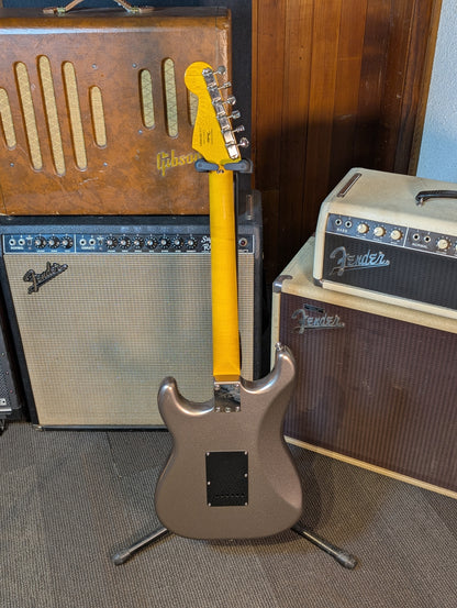 Squier Classic Vibe 60's Stratocaster Electric Guitar - Gold Bronze L&M Exclusive (Used)