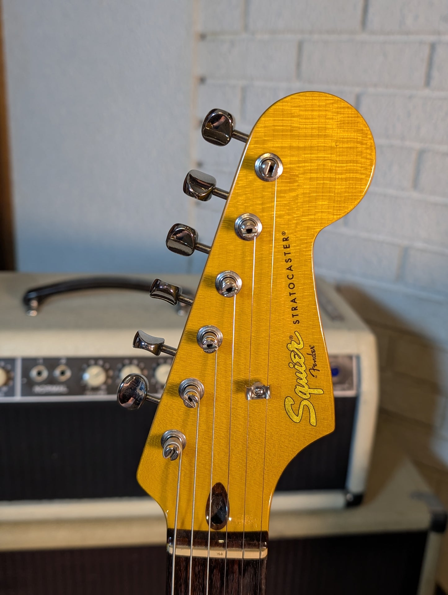 Squier Classic Vibe 60's Stratocaster Electric Guitar - Gold Bronze L&M Exclusive (Used)