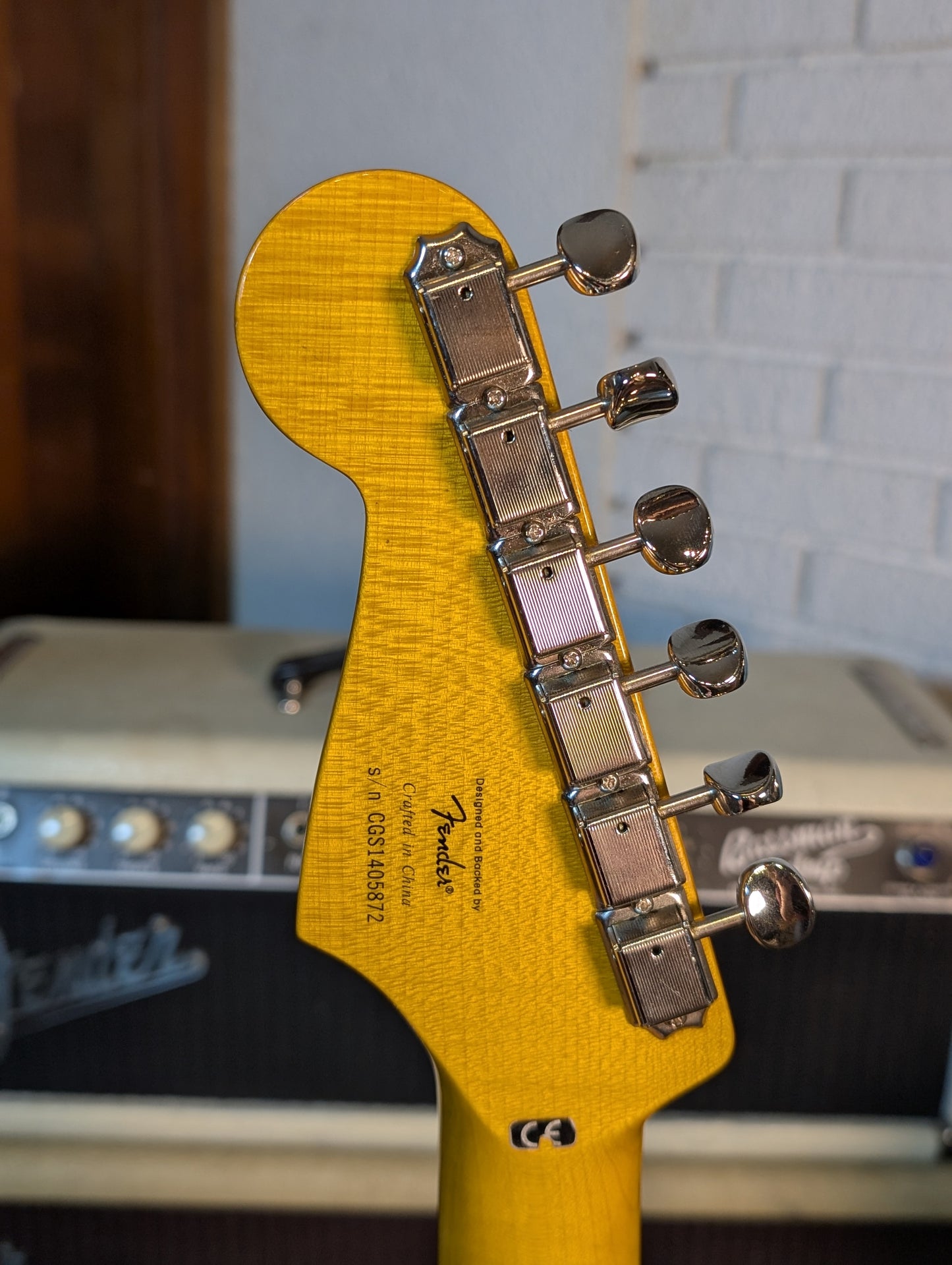 Squier Classic Vibe 60's Stratocaster Electric Guitar - Gold Bronze L&M Exclusive (Used)