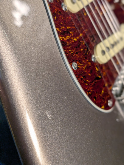 Squier Classic Vibe 60's Stratocaster Electric Guitar - Gold Bronze L&M Exclusive (Used)