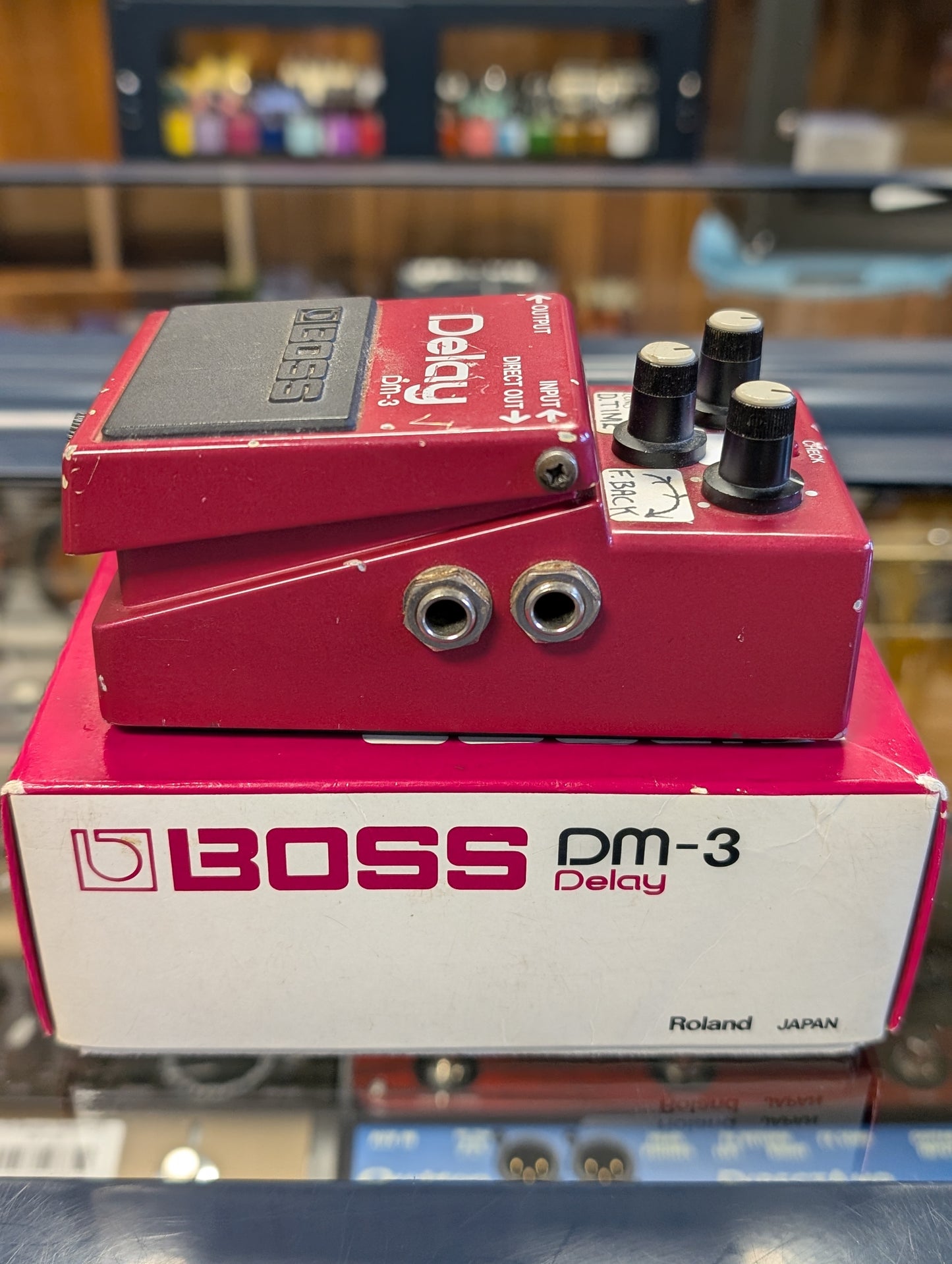 Boss DM-3 Analog Delay w/Box (1984)
