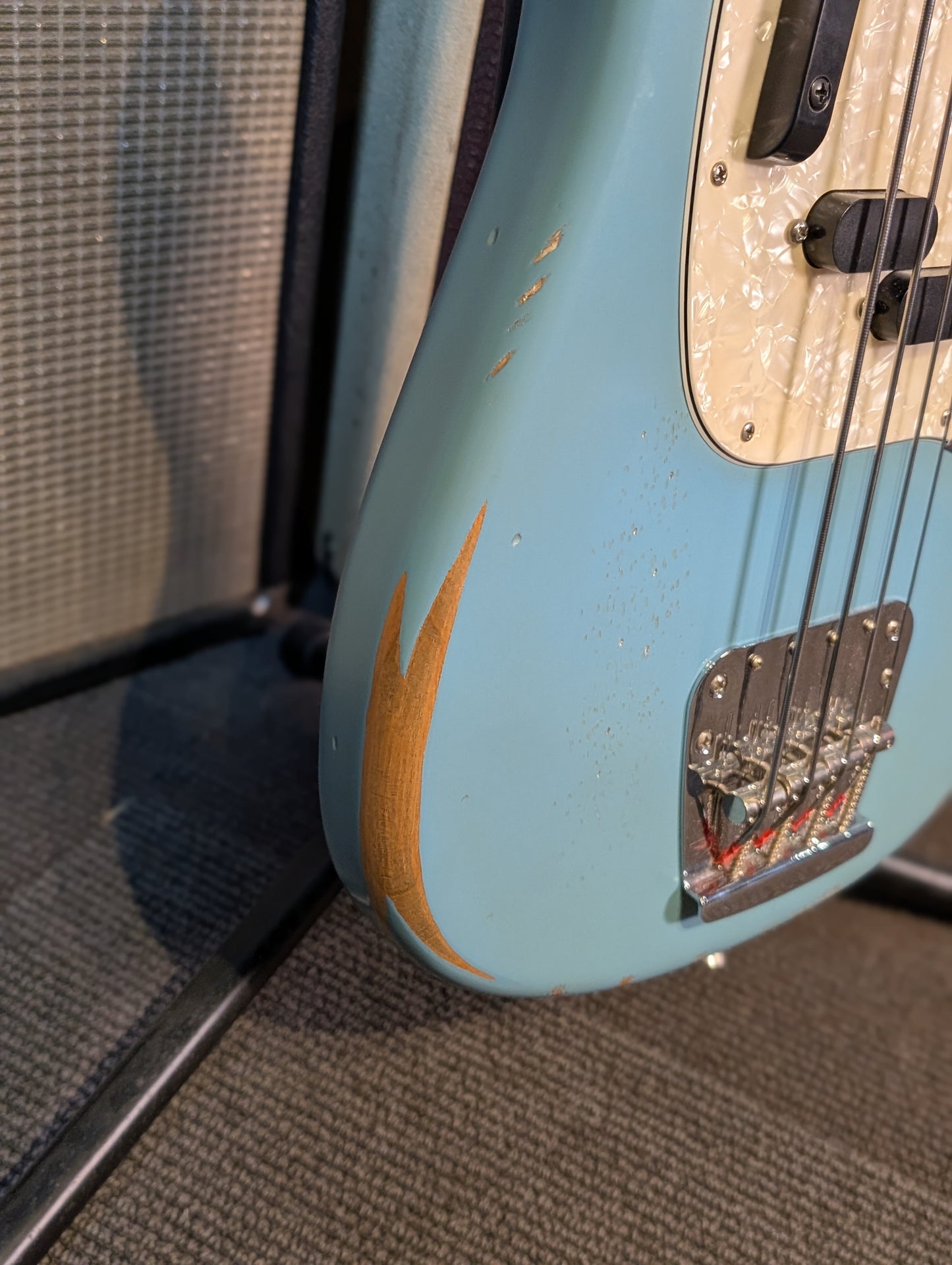 Fender JMJ Road Worn Mustang Bass - Faded Daphne Blue (2022)