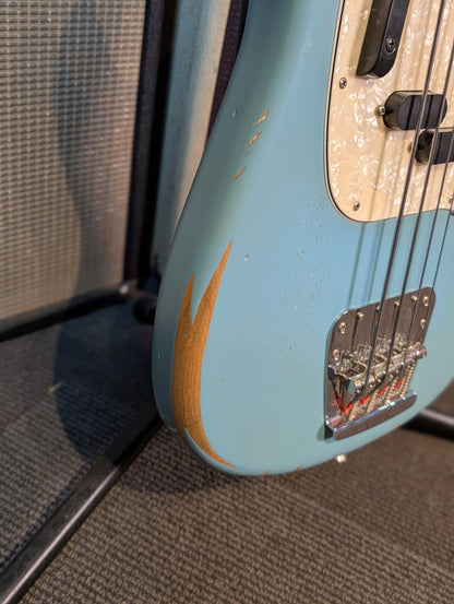 Fender JMJ Road Worn Mustang Bass - Faded Daphne Blue (2022)