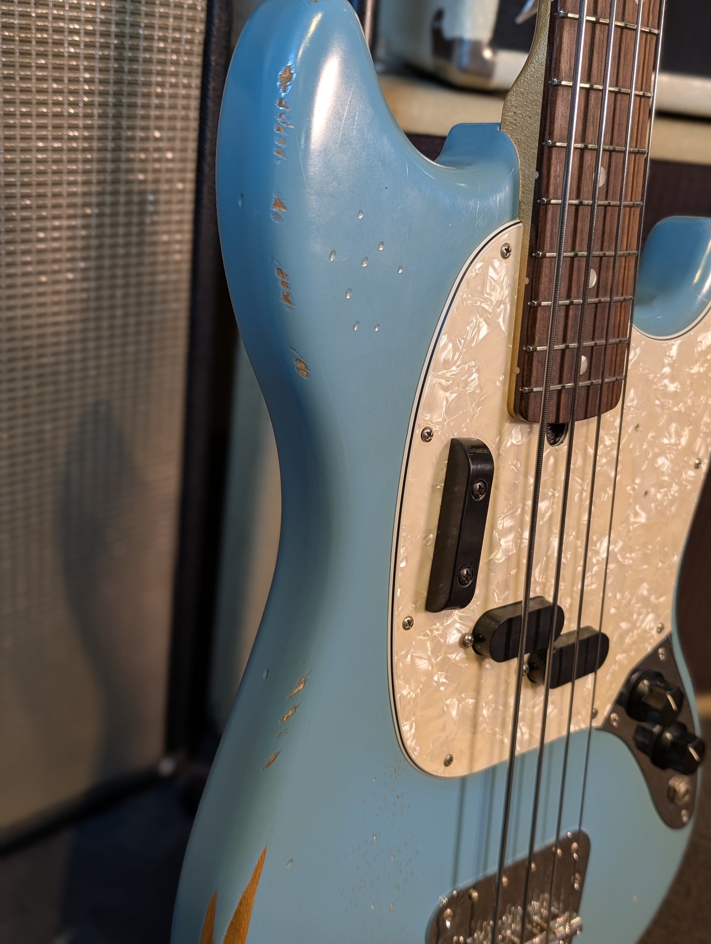 Fender JMJ Road Worn Mustang Bass - Faded Daphne Blue (2022)