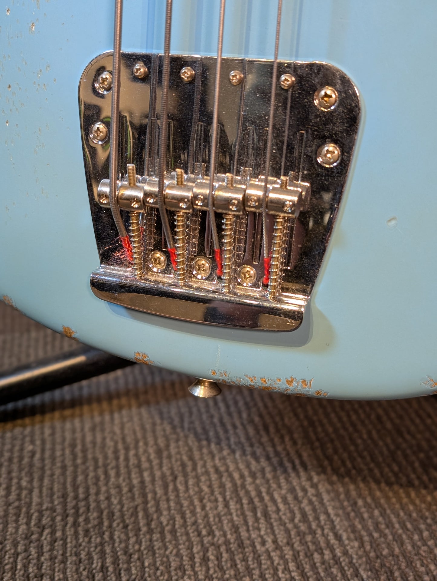 Fender JMJ Road Worn Mustang Bass - Faded Daphne Blue (2022)