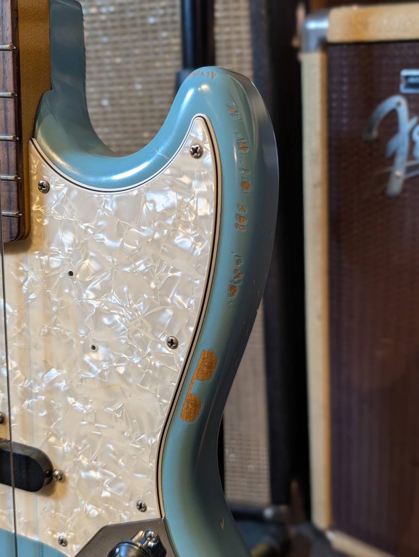 Fender JMJ Road Worn Mustang Bass - Faded Daphne Blue (2022)