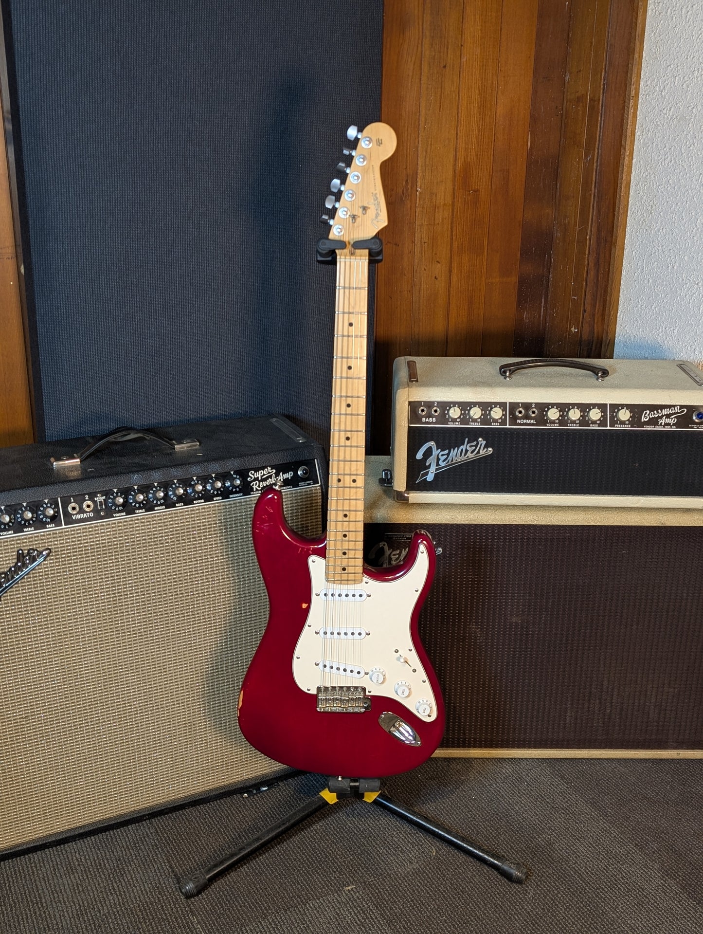 Fender Highway One Stratocaster w/Case - Crimson Red Transparent (2002)