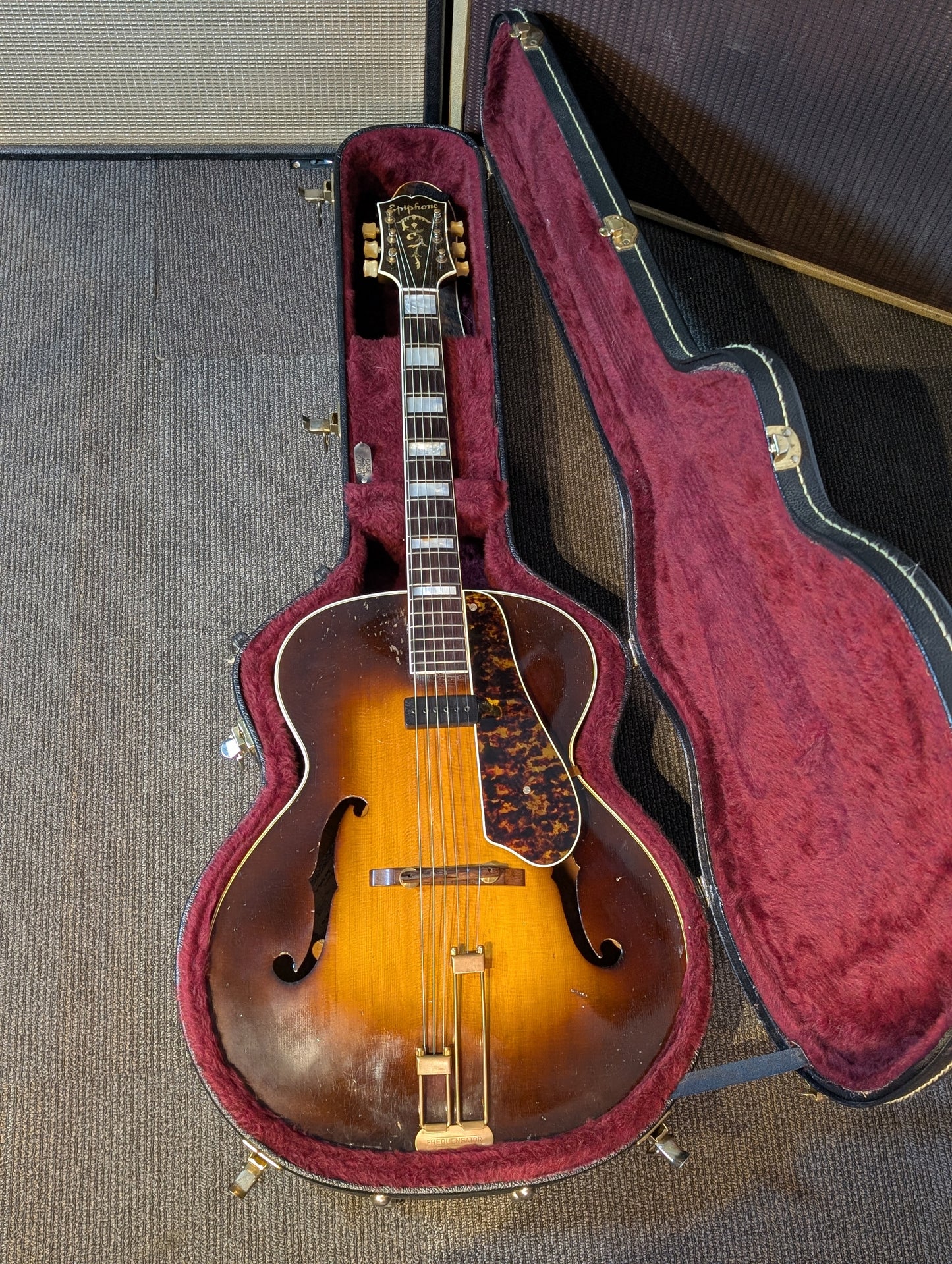 Epiphone Broadway Acoustic/Electric Archtop Guitar w/Case - Sunburst (1946)