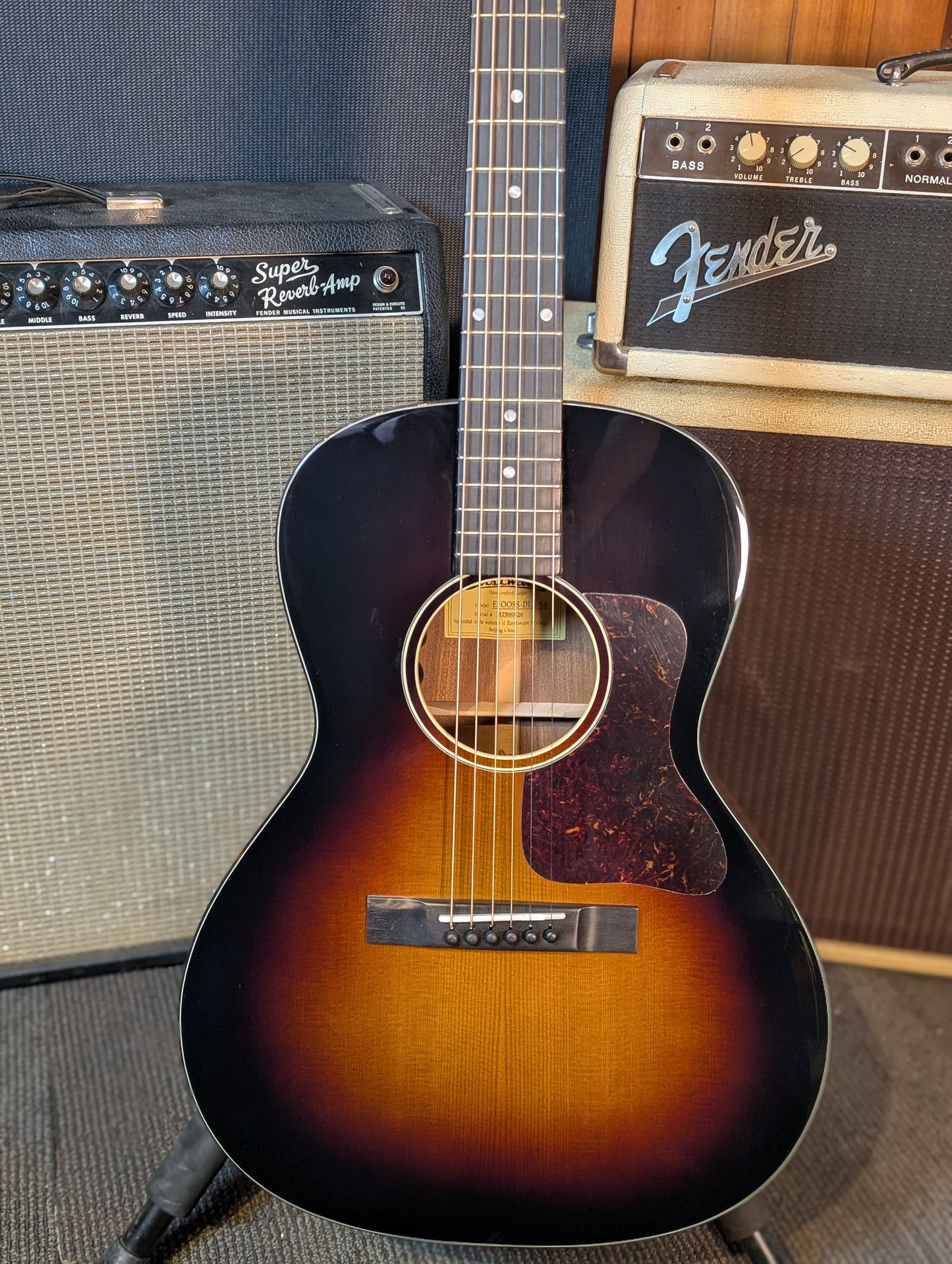 Eastman E1OOSS Deluxe Slope Shoulder Acoustic/Electric Guitar w/Gig Bag - Sunburst (Serial #M2500820)