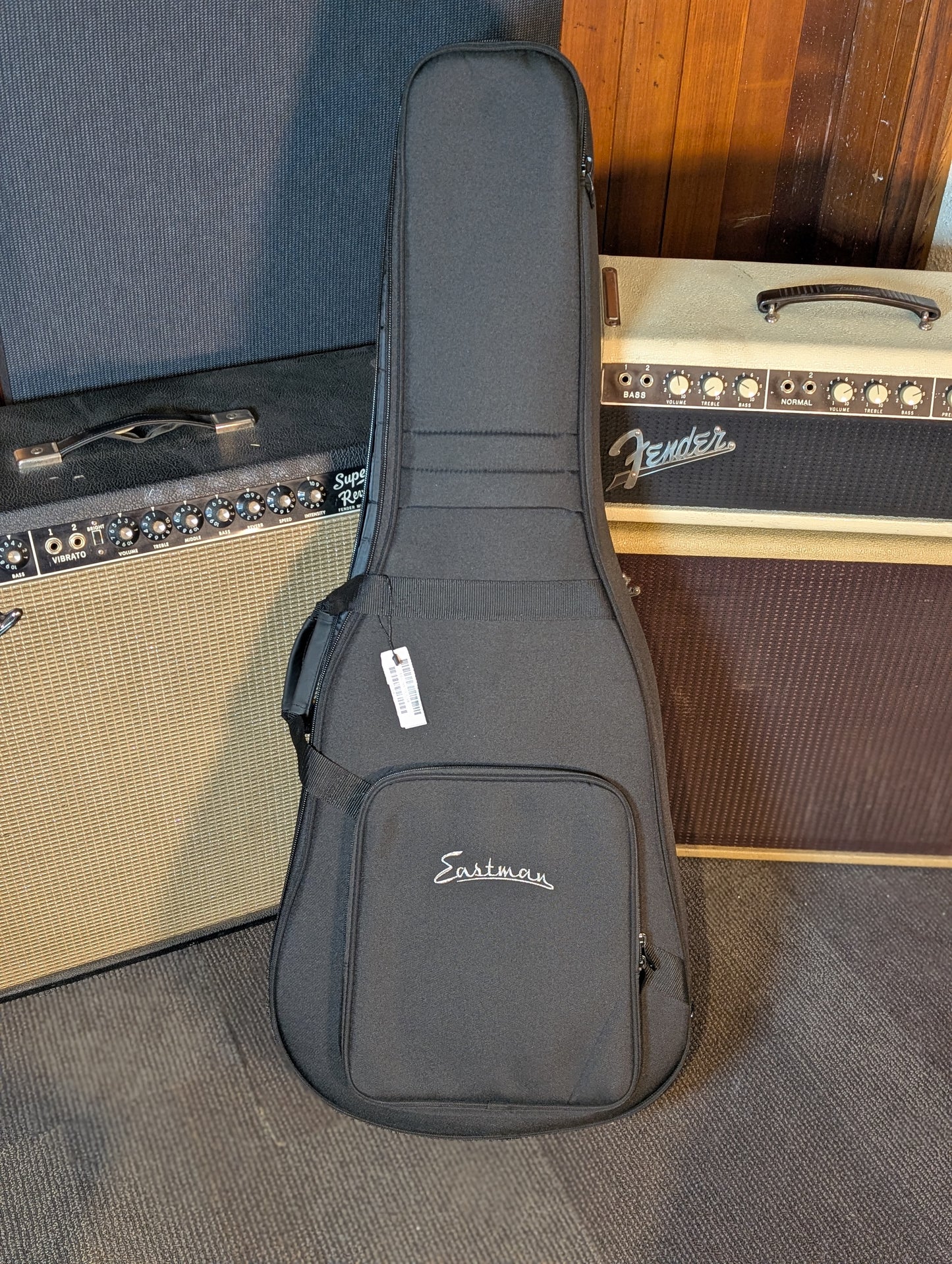 Eastman E1OOSS Deluxe Slope Shoulder Acoustic/Electric Guitar w/Gig Bag - Sunburst (Serial #M2500820)