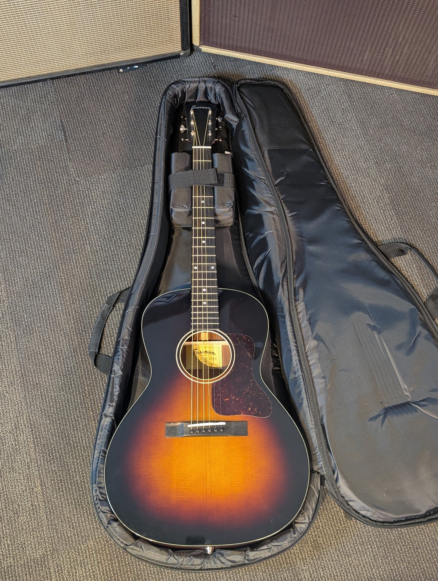 Eastman E1OOSS Deluxe Slope Shoulder Acoustic/Electric Guitar w/Gig Bag - Sunburst (Serial #M2500820)