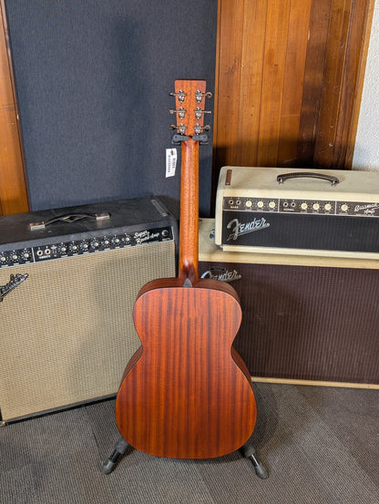 Eastman E1OM Acoustic Guitar w/Gig Bag - Natural (Serial #M2511125)