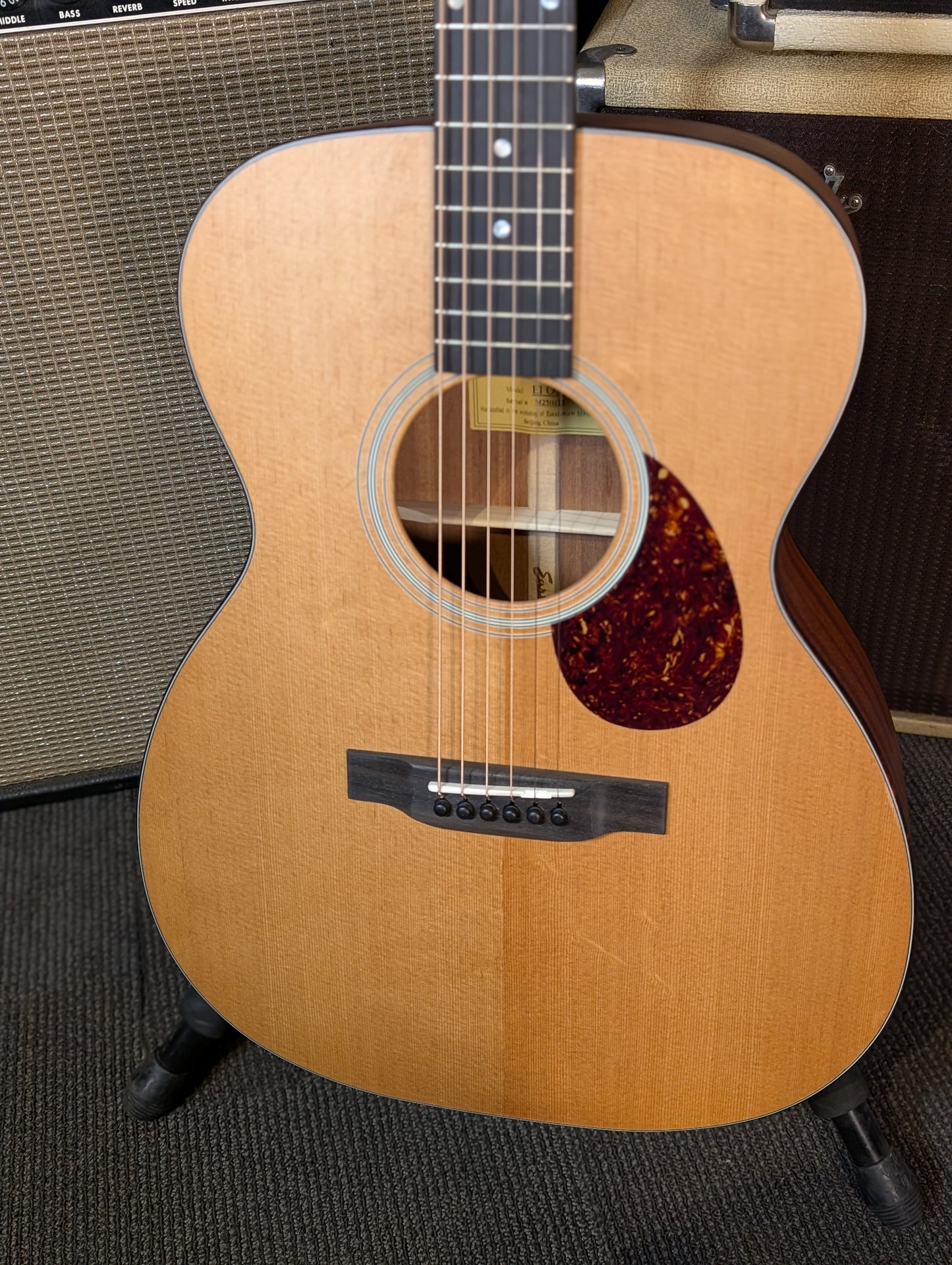 Eastman E1OM Acoustic Guitar w/Gig Bag - Natural (Serial #M2511125)
