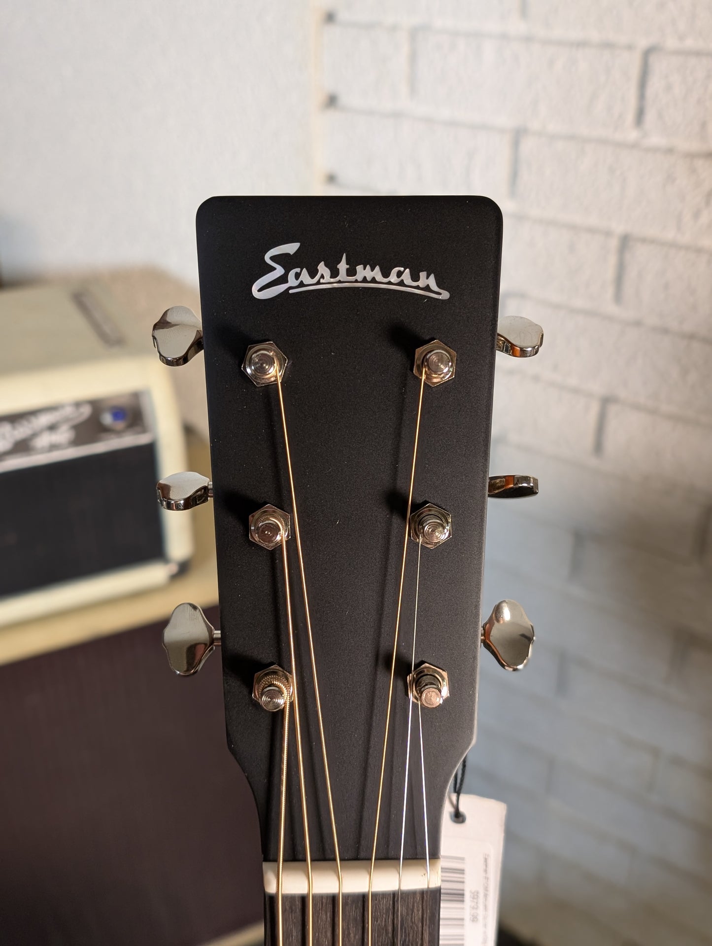 Eastman E1OM Acoustic Guitar w/Gig Bag - Natural (Serial #M2511125)