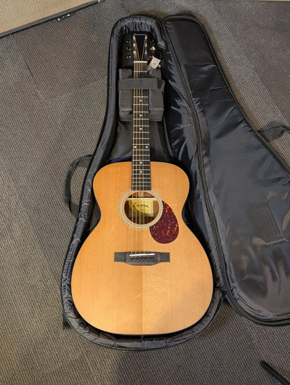 Eastman E1OM Acoustic Guitar w/Gig Bag - Natural (Serial #M2511125)