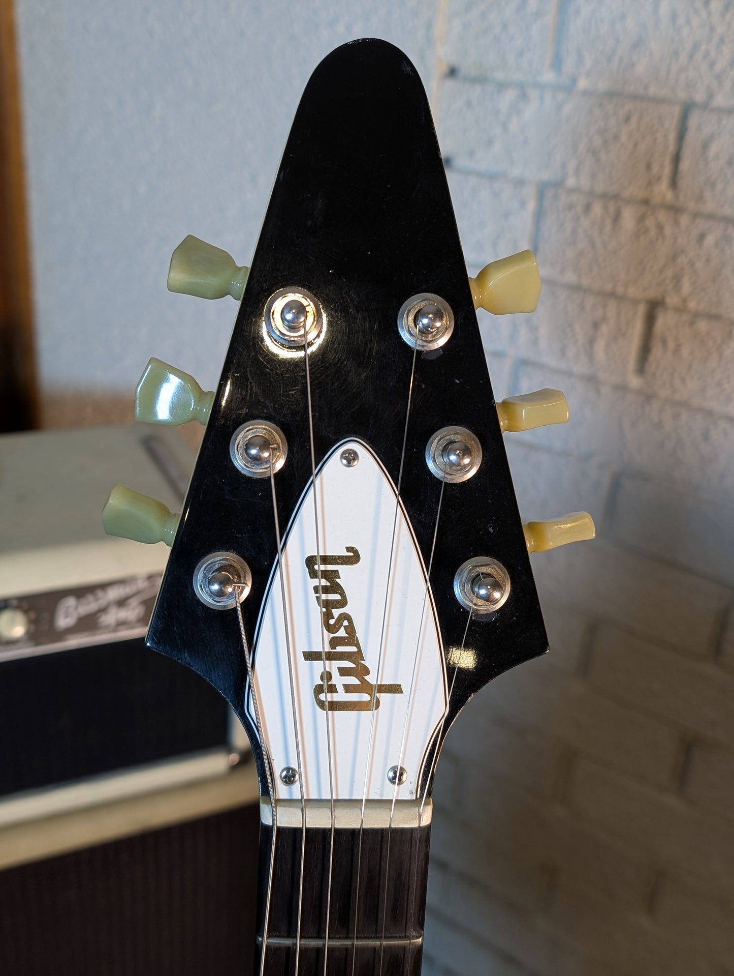 Gibson Flying V '67 Electric Guitar w/Case - Alpine White (1997)