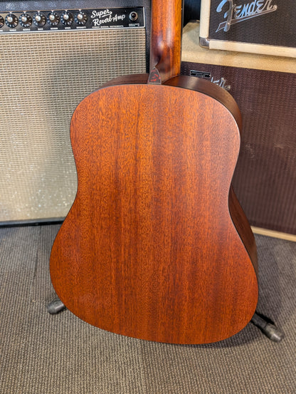 Eastman E1SS Slope Shoulder Dreadnought Acoustic Guitar w/Gig Bag - Sunburst (B-Stock Serial #M2314287)