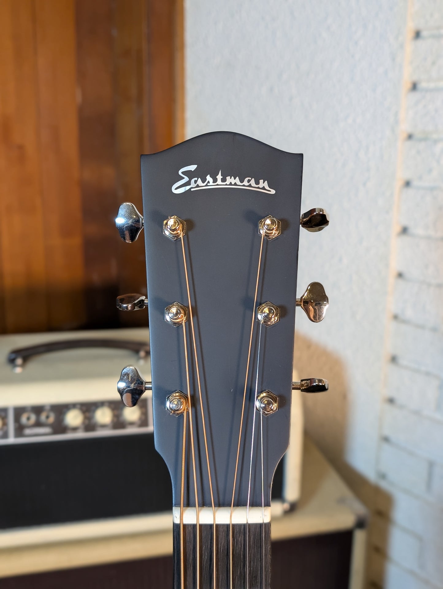 Eastman E1SS Slope Shoulder Dreadnought Acoustic Guitar w/Gig Bag - Sunburst (B-Stock Serial #M2314287)