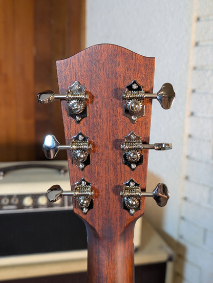 Eastman E1SS Slope Shoulder Dreadnought Acoustic Guitar w/Gig Bag - Sunburst (B-Stock Serial #M2314287)