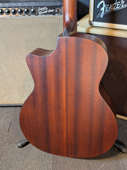 Eastman AC122-2CE Grand Auditorium Acoustic/Electrc Guitar w/Gig Bag - Black (B-Stock Serial #M2239584)