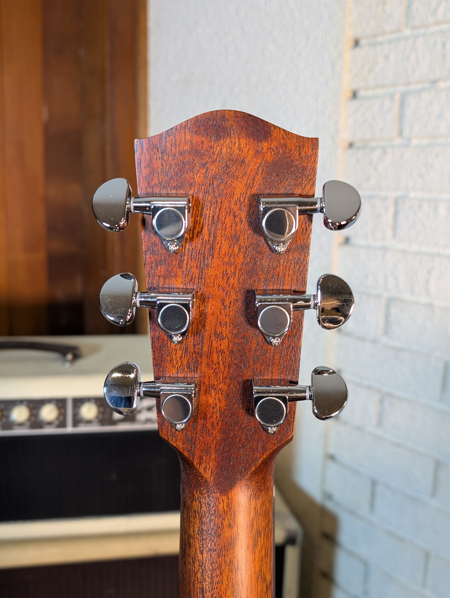 Eastman AC122-2CE Grand Auditorium Acoustic/Electrc Guitar w/Gig Bag - Black (B-Stock Serial #M2239584)