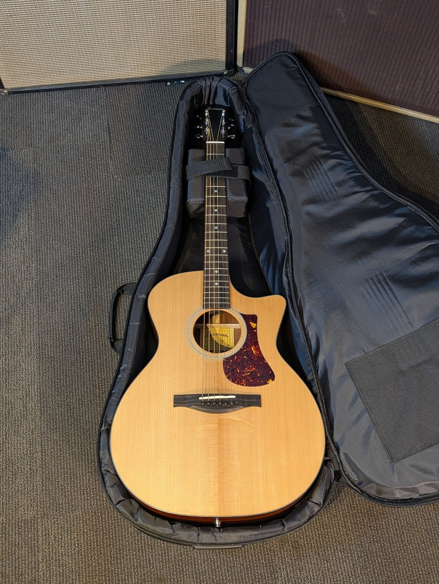 Eastman AC122-1CE Grand Auditorium Acoustic/Electric Guitar w/Gig Bag - Natural (B-Stock Serial #M2201467)