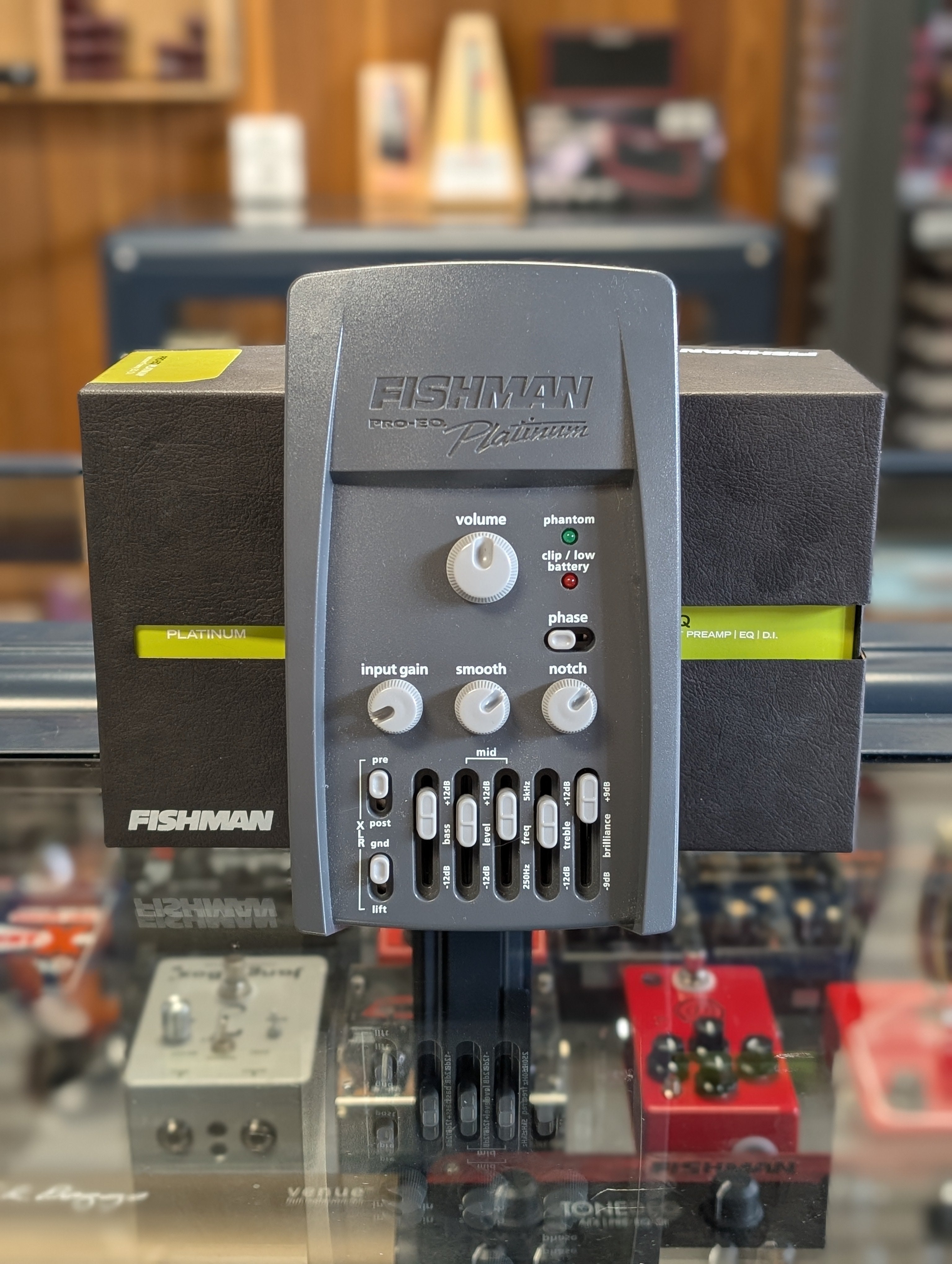【箱付き】Platinum Stage EQ/DI Analog Preamp Platinum Stage EQ/DI Preamp Pedal