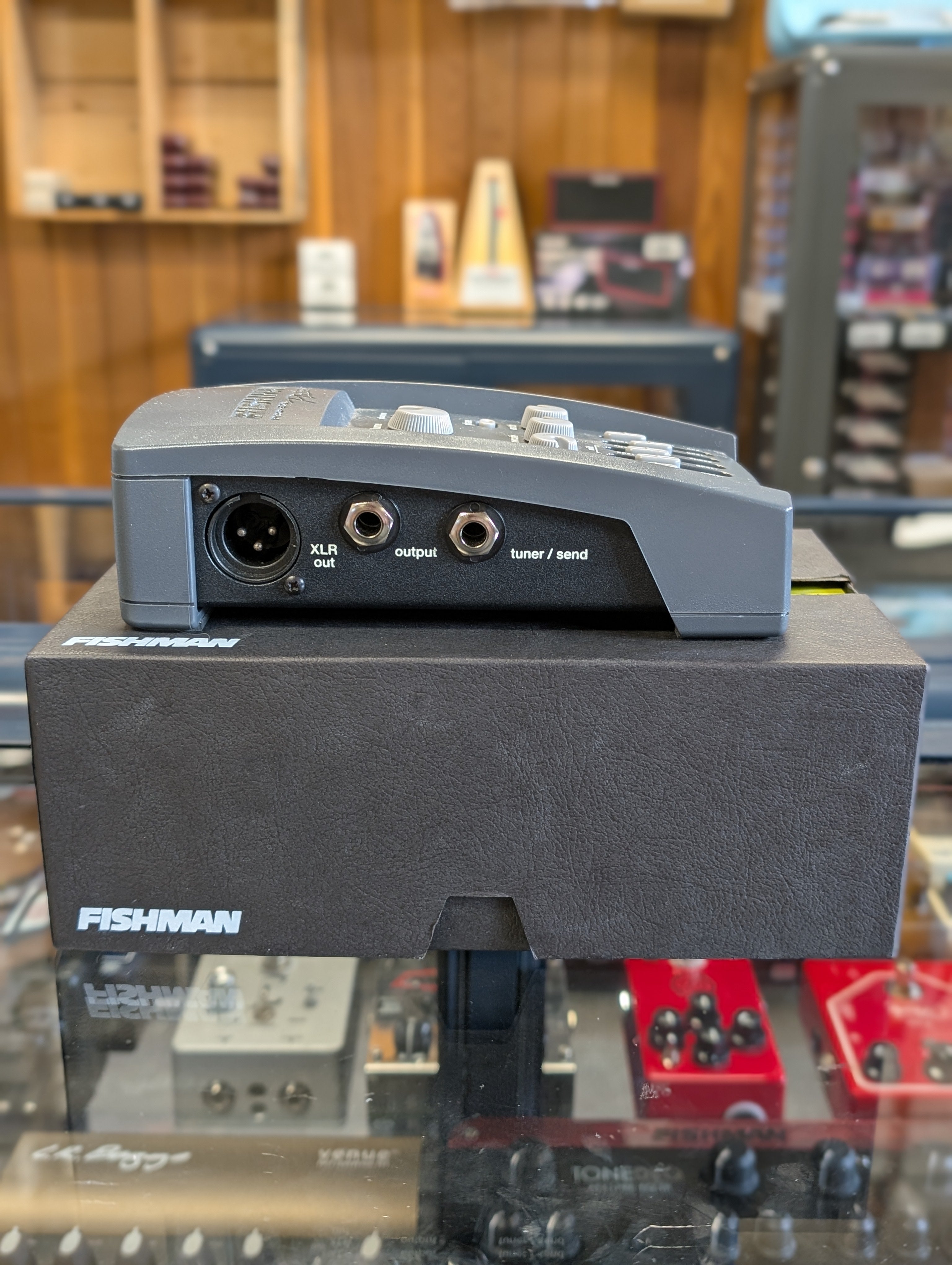 【箱付き】Platinum Stage EQ/DI Analog Preamp Fishman Platinum Stage EQ/DI Analog Preamp | Sweetwater