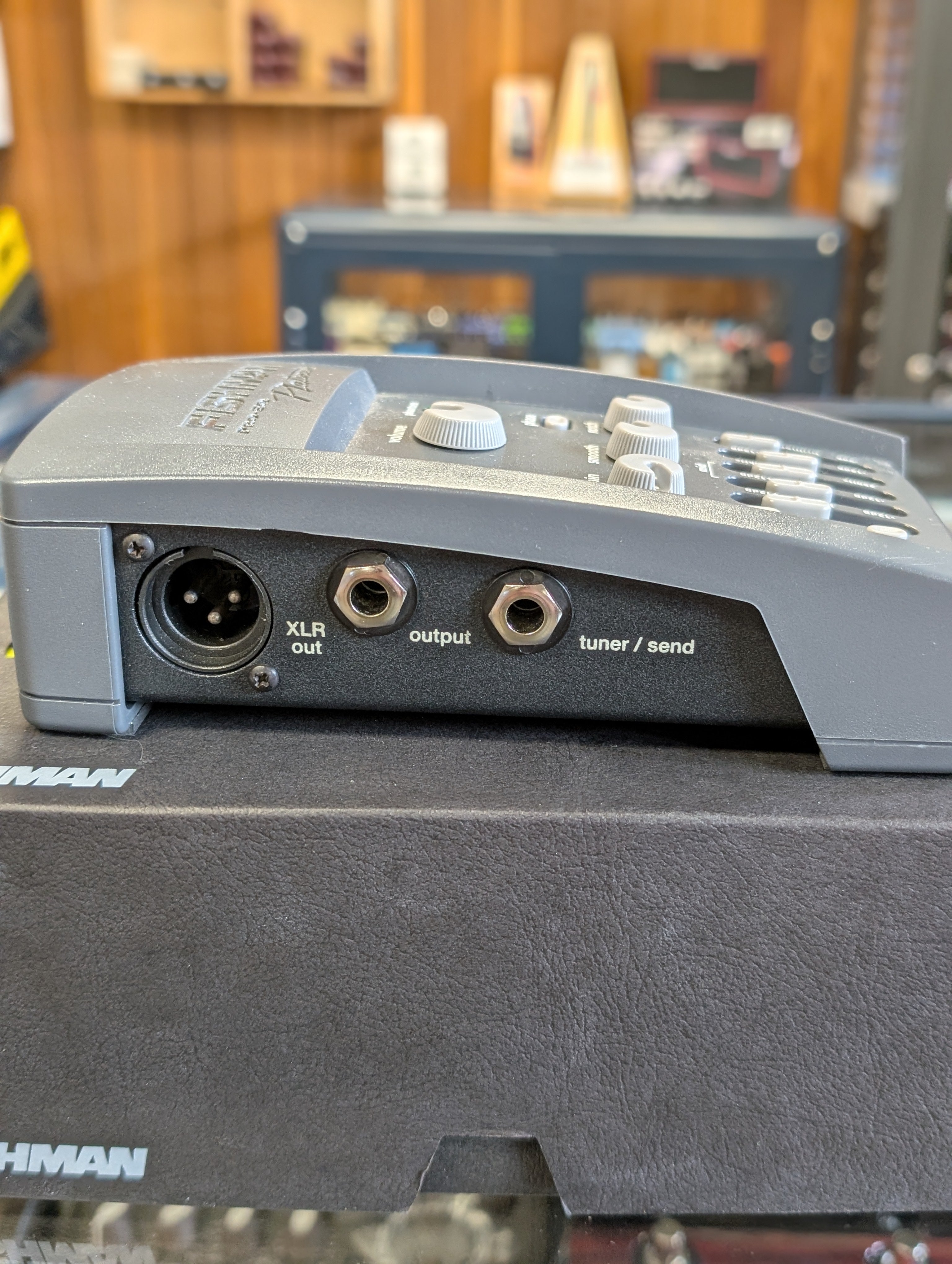 【箱付き】Platinum Stage EQ/DI Analog Preamp Fishman Platinum Stage EQ/DI Analog Preamp | Sweetwater
