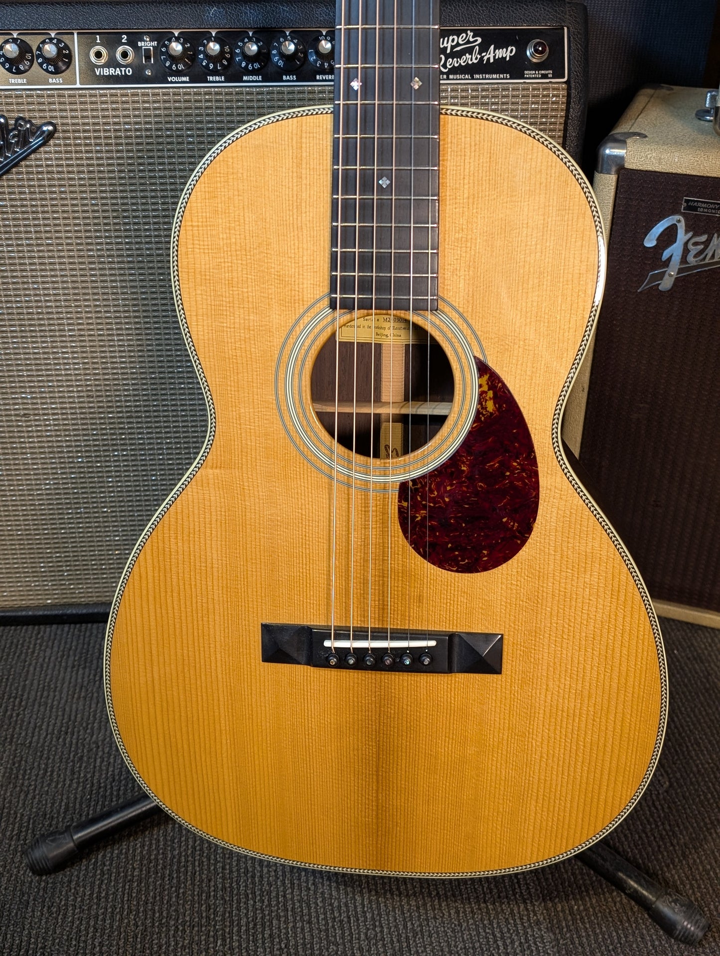 Eastman E20OO-TC Acoustic Guitar w/Case - Natural (B-Stock Serial #M2403014)