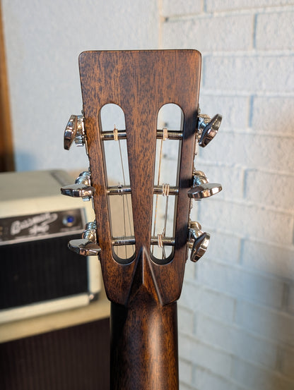 Eastman E20OO-TC Acoustic Guitar w/Case - Natural (B-Stock Serial #M2403014)