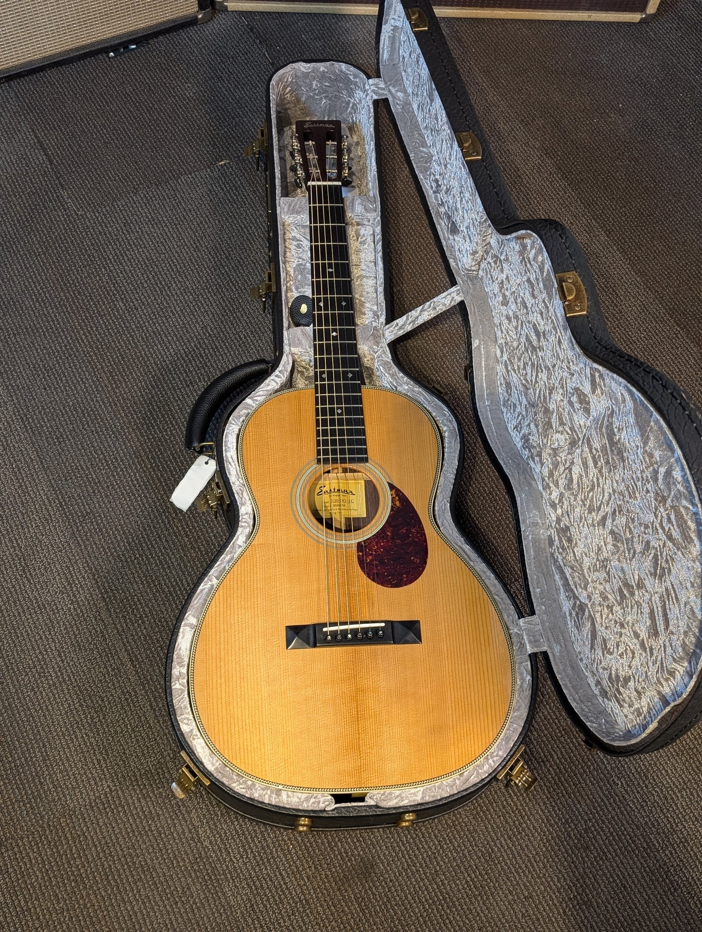 Eastman E20OO-TC Acoustic Guitar w/Case - Natural (B-Stock Serial #M2403014)