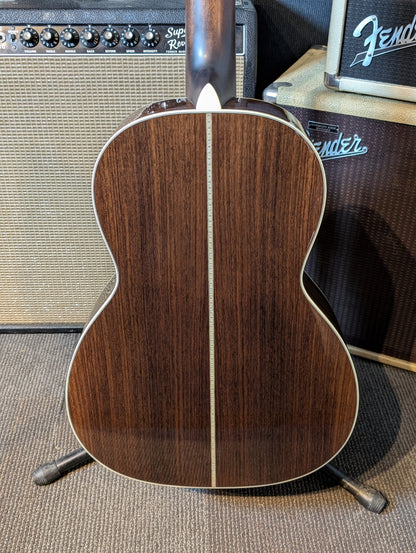 Eastman E20OO-TC Acoustic Guitar w/Case - Natural (B-Stock Serial #M2336571)