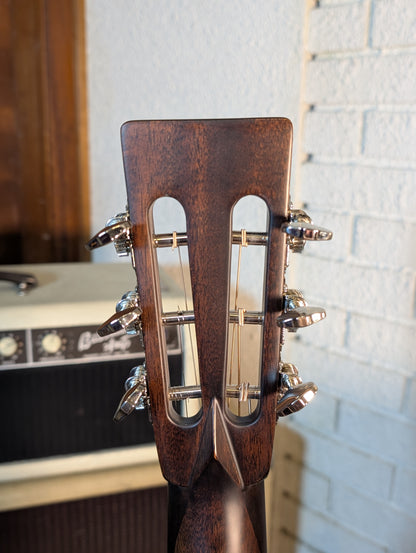 Eastman E20OO-TC Acoustic Guitar w/Case - Natural (B-Stock Serial #M2336571)