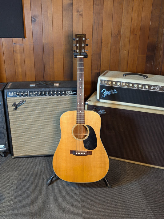 Martin D-18 Dreadnought Acoustic Guitar w/Case - Natural (1974)