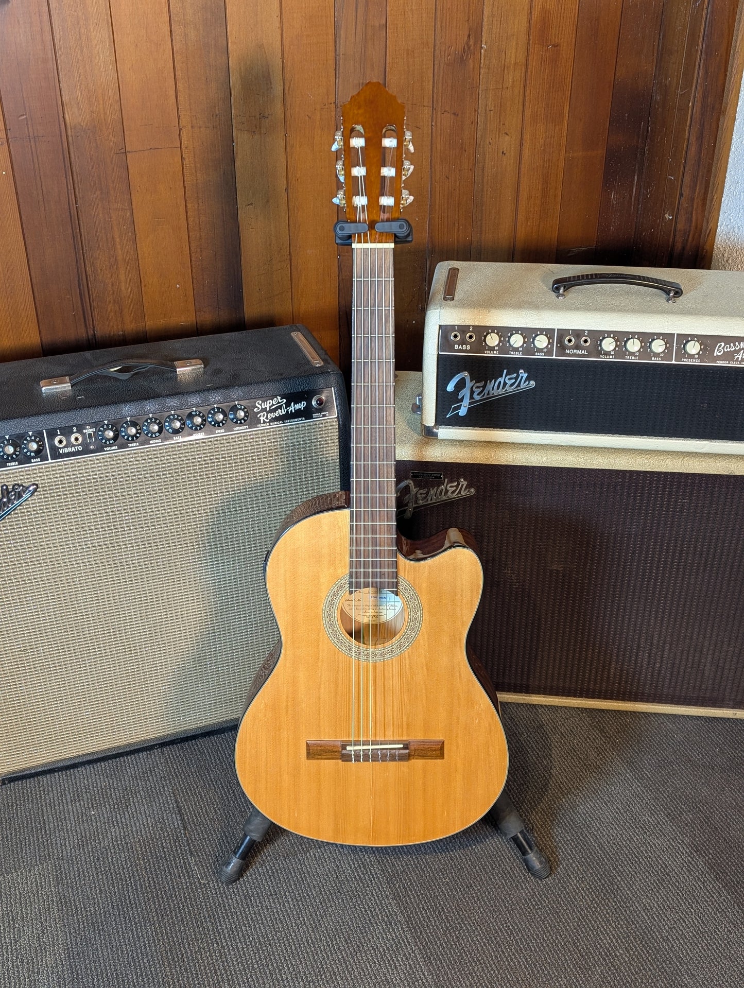 Lucero LC-200CE Acoustic/Electric Nylon String Guitar w/Case (Used)