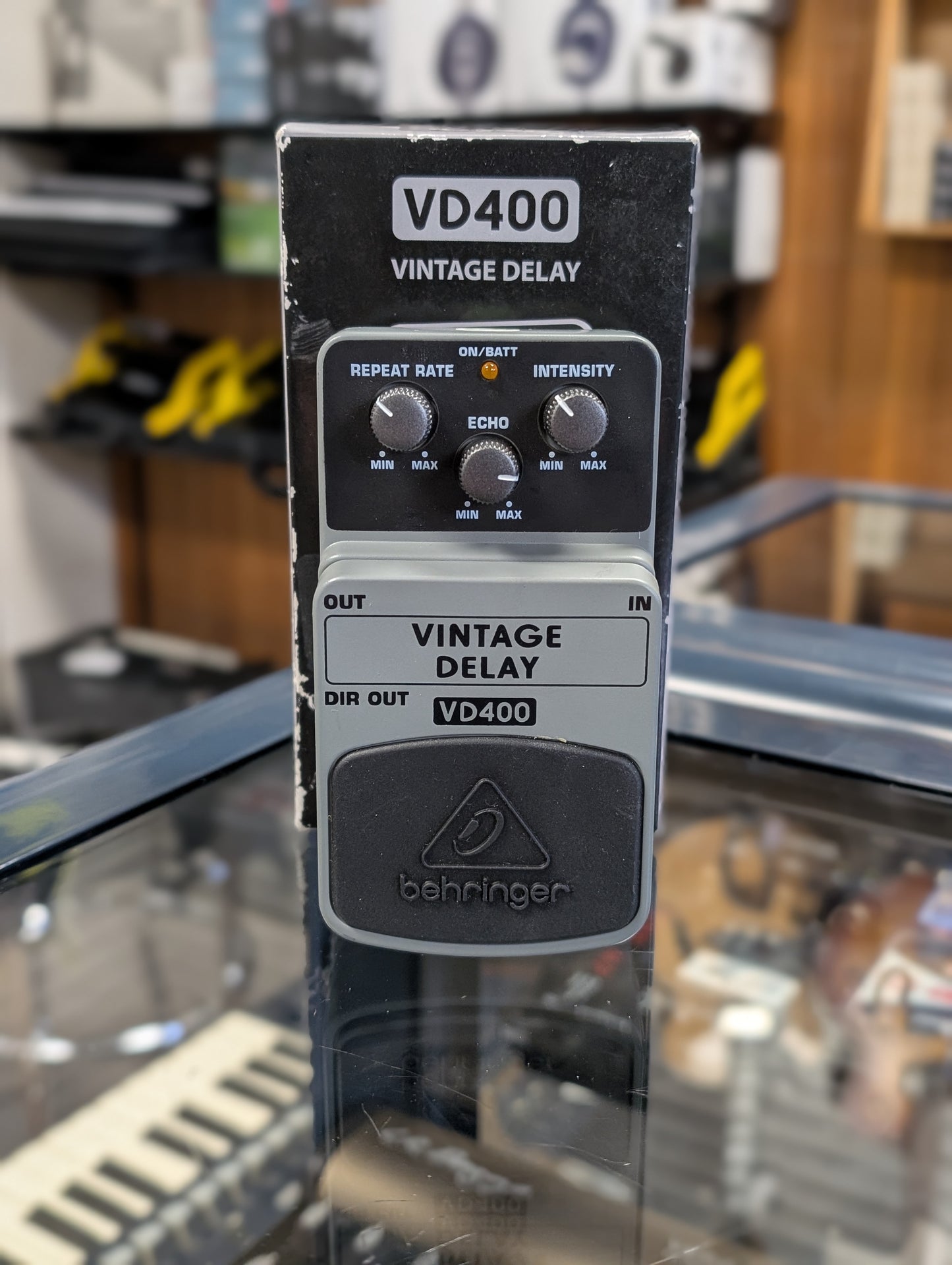 Behringer VD400 Vintage Analog Delay Effects Pedal w/Box (Used)
