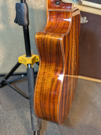 Eastman AC522CE Grand Auditorium Acoustic/Electric Guitar w/Case - Goldburst (2025)