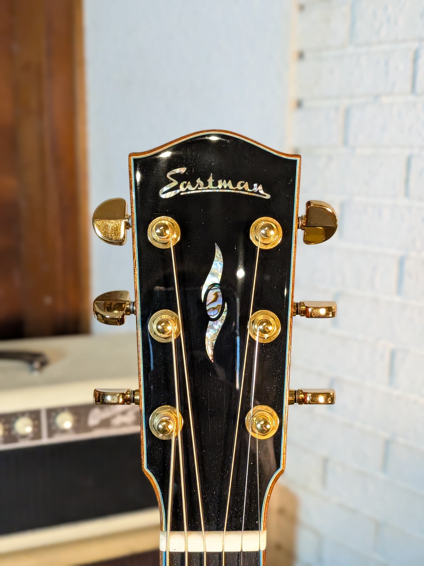 Eastman AC522CE Grand Auditorium Acoustic/Electric Guitar w/Case - Goldburst (2025)