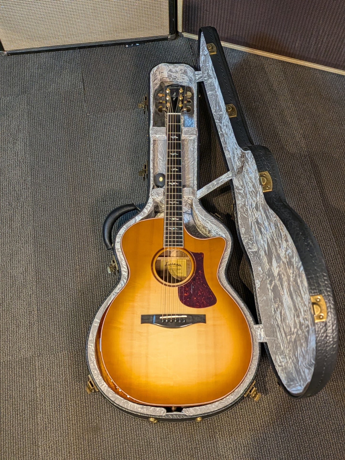 Eastman AC522CE Grand Auditorium Acoustic/Electric Guitar w/Case - Goldburst (2025)