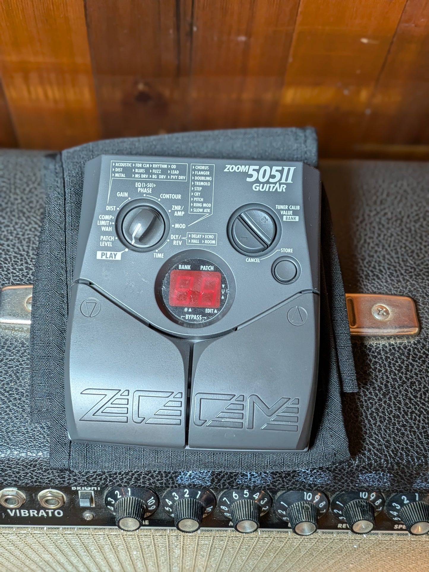 Zoom 505II Guitar Multi Effects Pedal w/Case (Used)