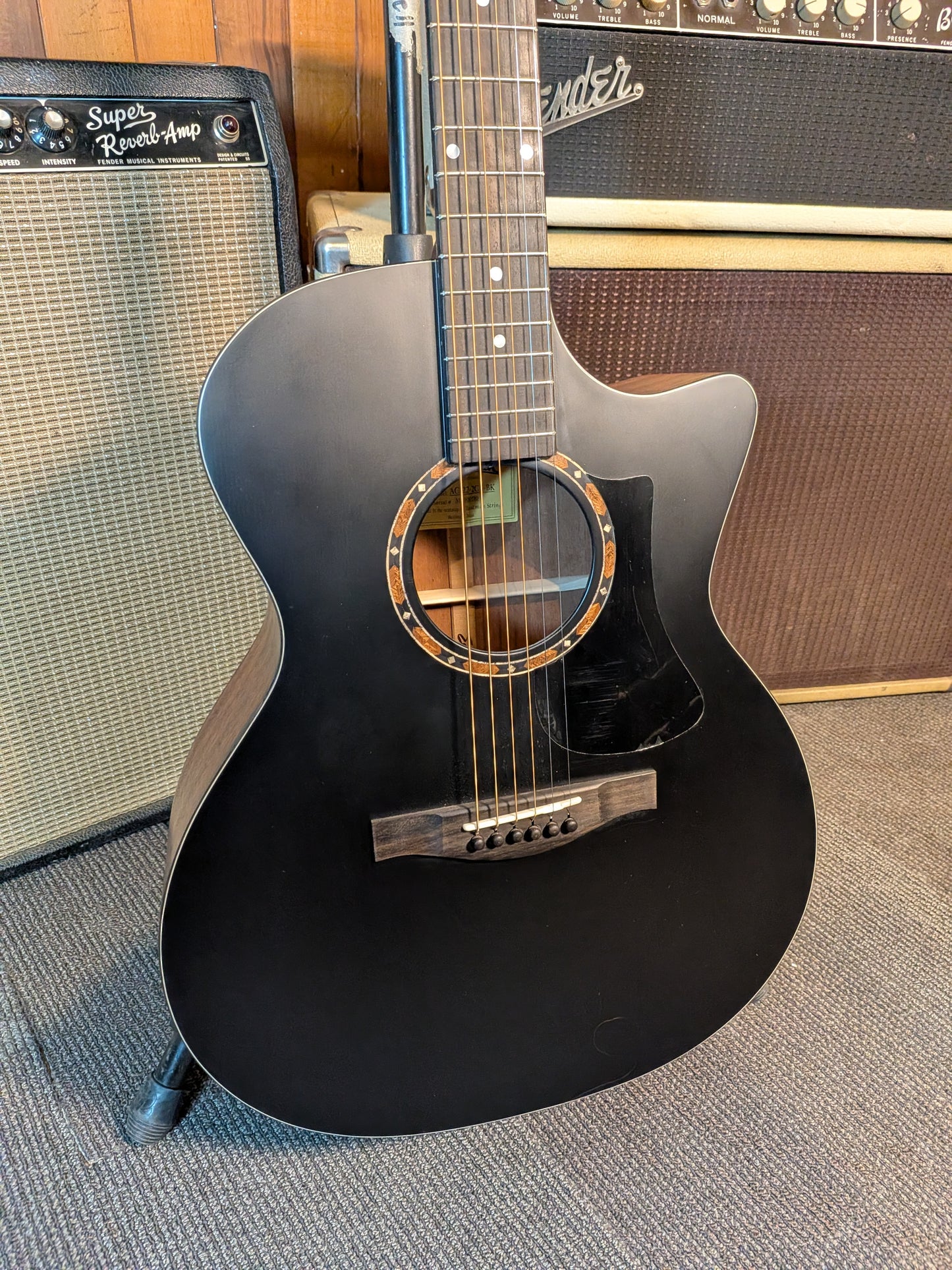 Eastman AC122-2CE Grand Auditorium Acoustic/Electric Guitar w/Gig Bag - Black (B-Stock Serial #M2300710)