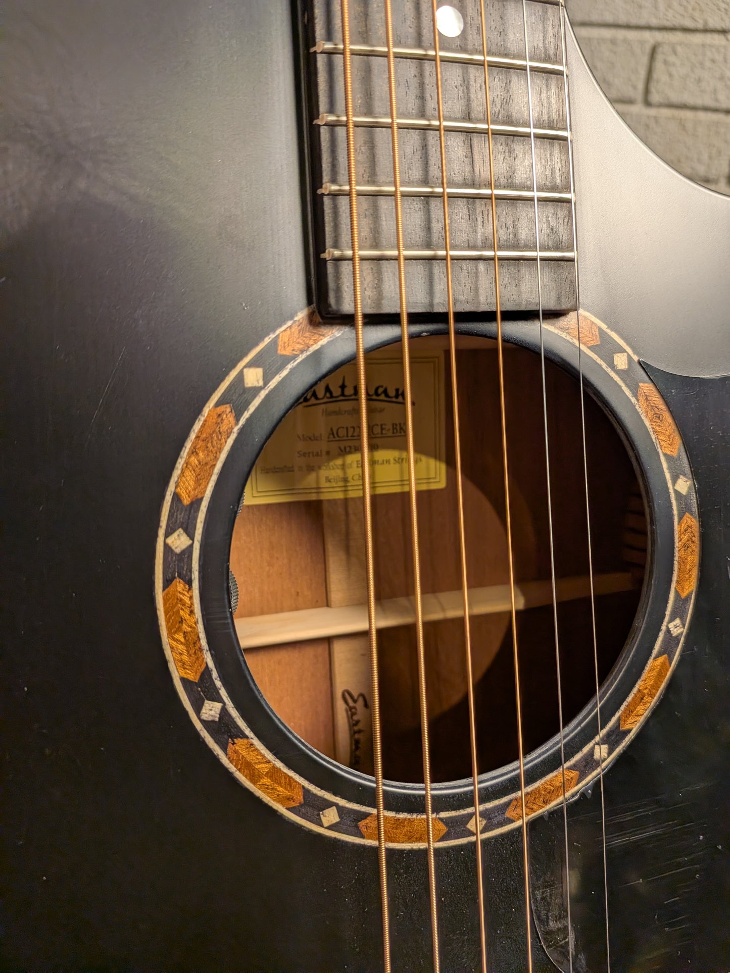 Eastman AC122-2CE Grand Auditorium Acoustic/Electric Guitar w/Gig Bag - Black (B-Stock Serial #M2300710)