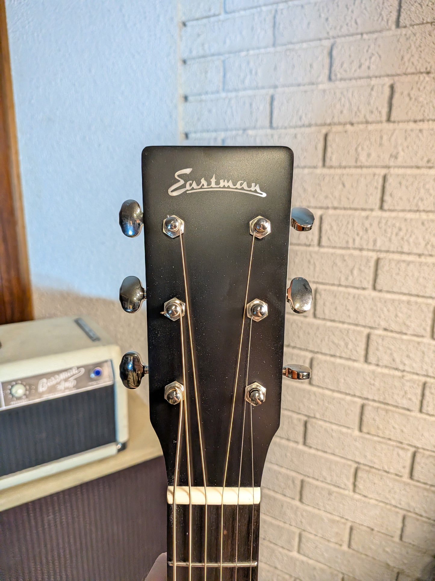 Eastman E1D Dreadnought Acoustic Guitar w/Gig Bag - Natural (B-Stock Serial #M2128396)
