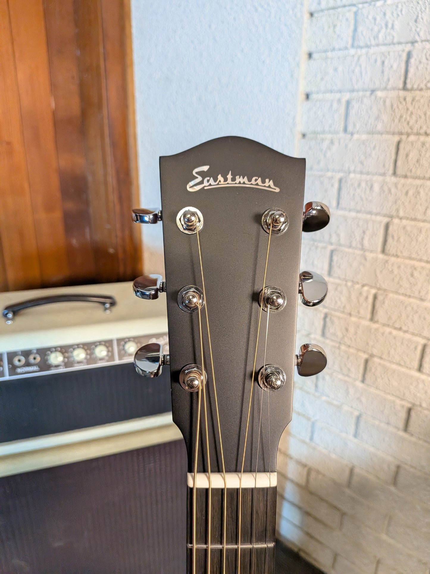 Eastman AC122-1CE Deluxe Acoustic/Electric Guitar w/Gig Bag - Natural (Serial #M2502776)