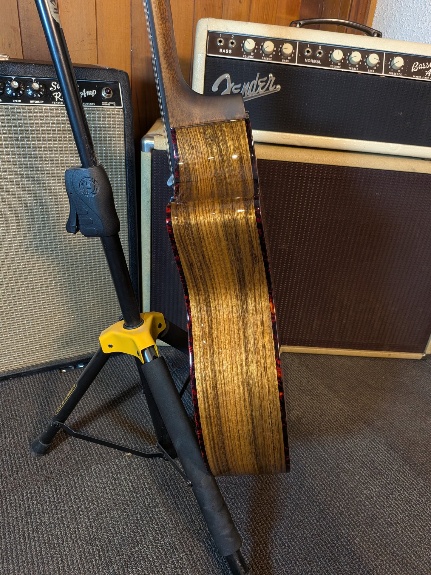 Eastman AC222CE Deluxe Grand Auditorium Acoustic/Electric Guitar w/Gig Bag - Goldburst (Serial #M2522342)