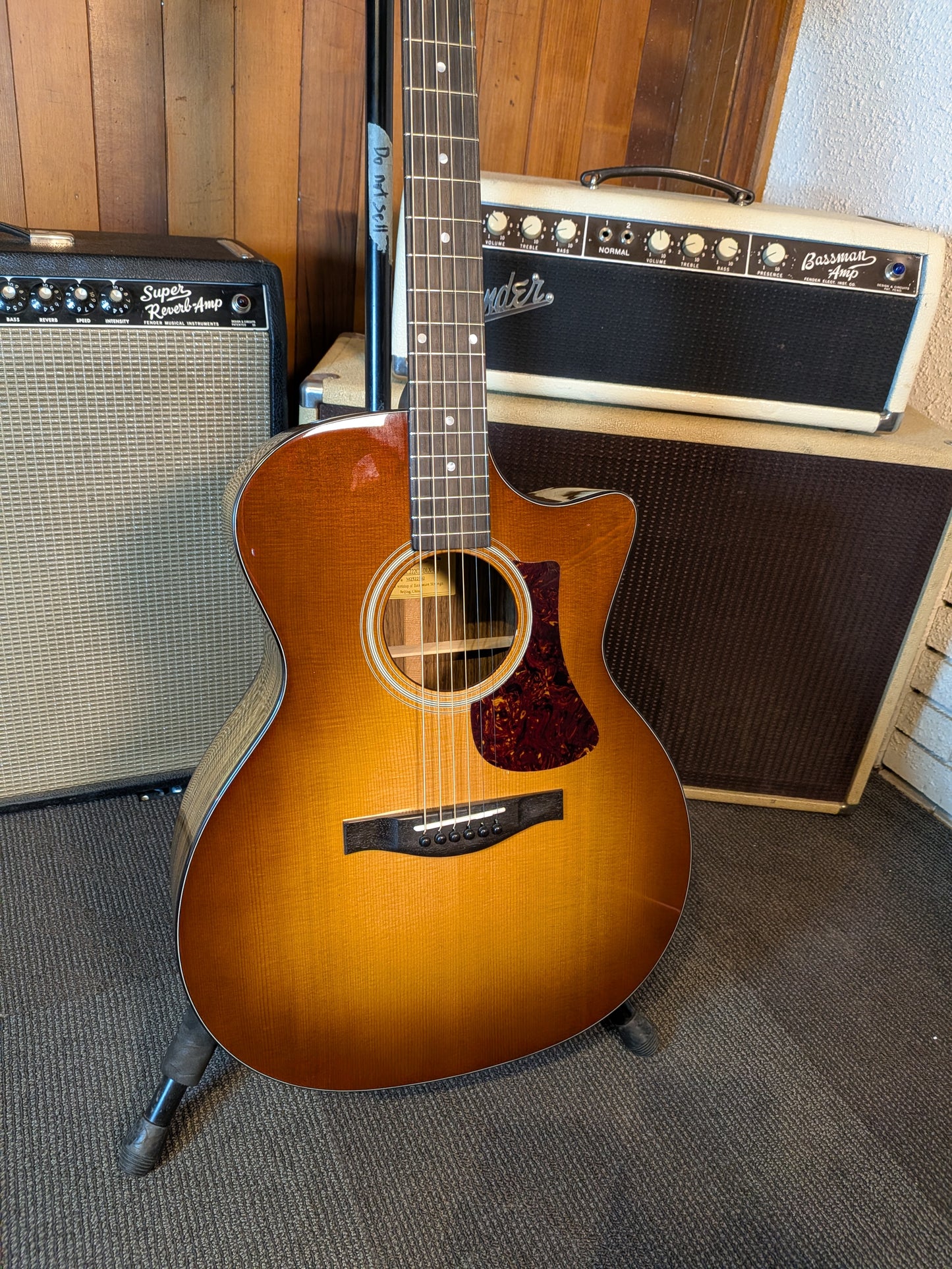 Eastman AC222CE Deluxe Grand Auditorium Acoustic/Electric Guitar w/Gig Bag - Goldburst (Serial #M2522342)