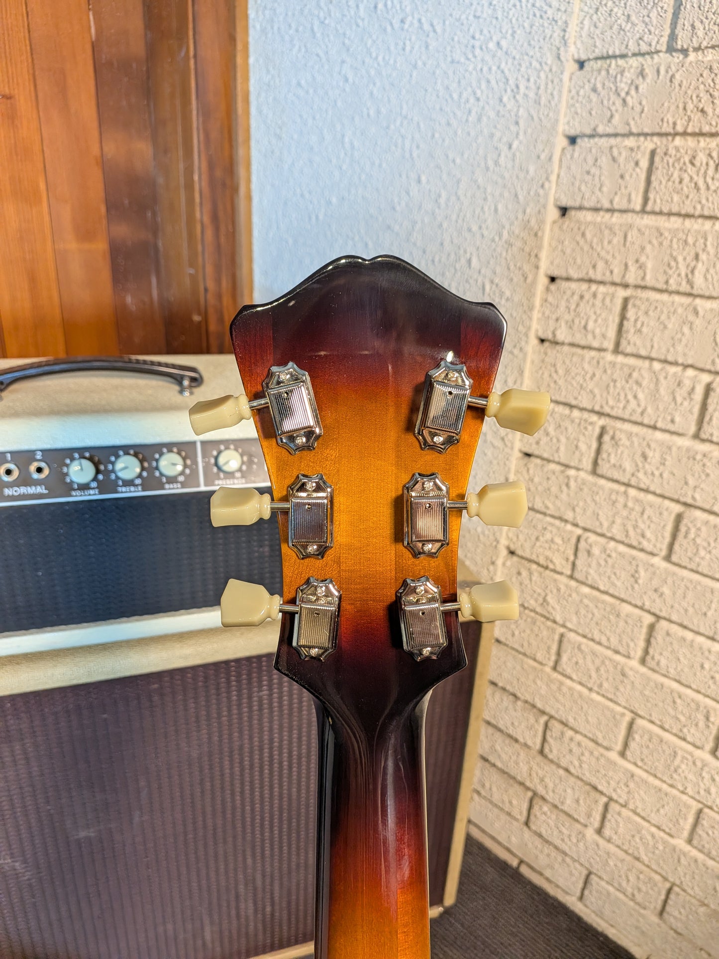 Eastman AR372CE Hollow Body Archtop Electric Guitar w/Case - Sunburst (Serial #L2500571)