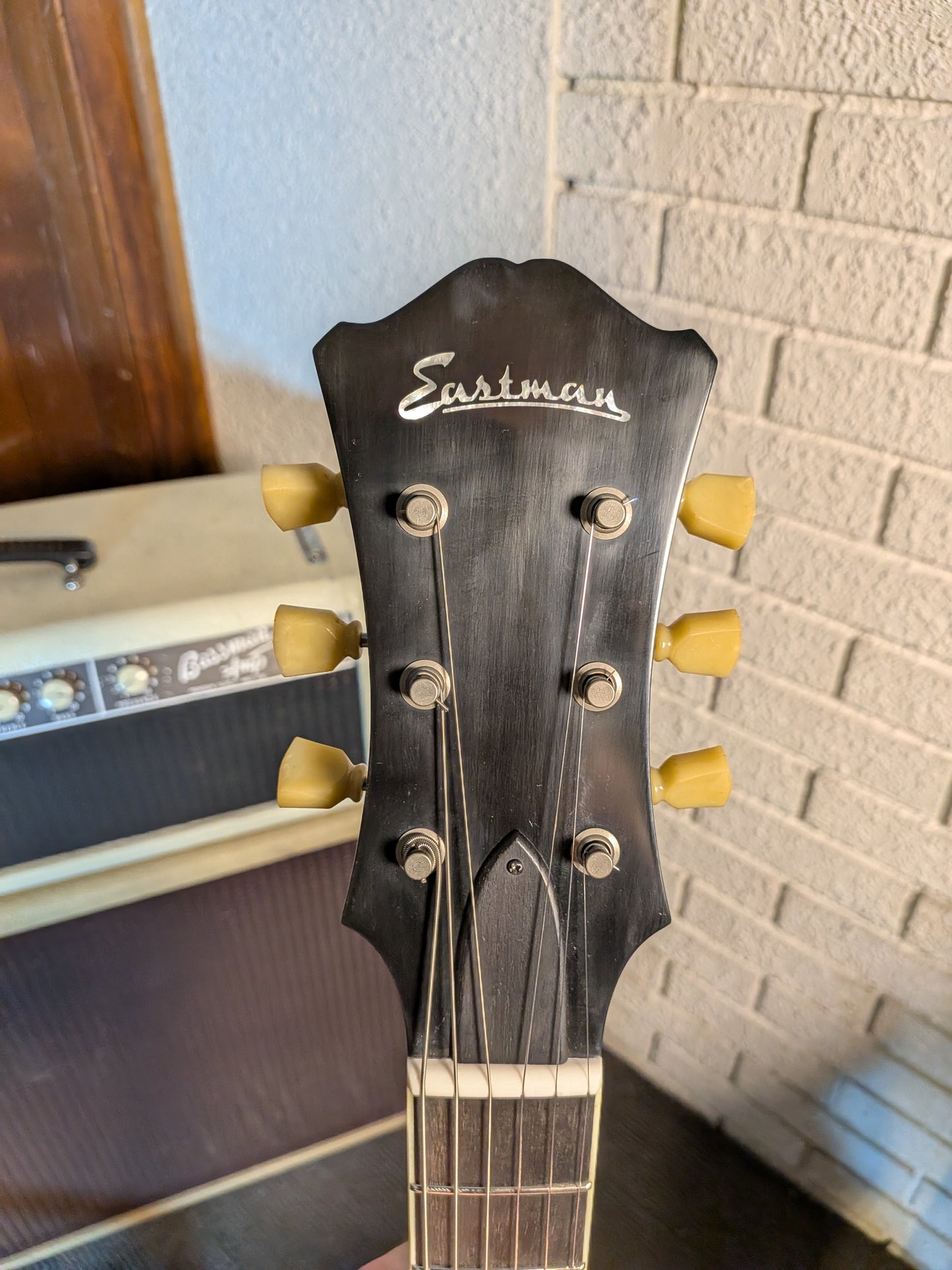 Eastman T60/TV Thinline Semi-Hollow Electric Guitar w/Case - Sunburst (Serial #P2501359)